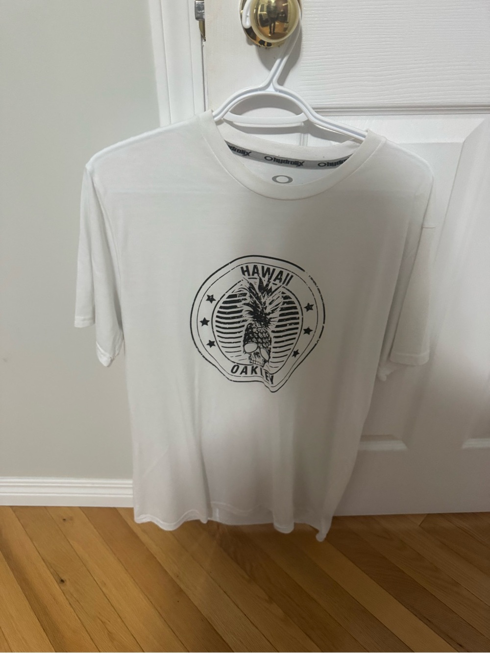 Oakley White Graphic Hawaii Pineapple Crew Tee